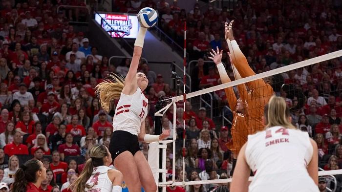 A Brief History of Wisconsin Volleyball